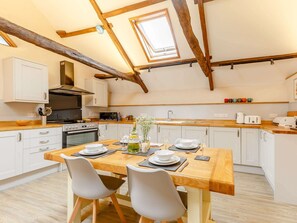 Fridge, oven, dishwasher, high chair - 2 Bed in Umberleigh  (88605) (Chittlehampton)