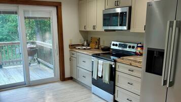 Coffee/tea maker, fridge, microwave, oven