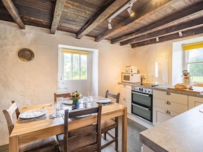 Dining - 3 Bed in Holmrook (oc-sz556) (Boot)