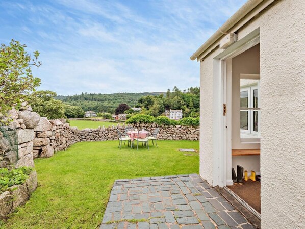 Outdoor dining - 2 Bed in Holmrook (oc-sz159) (Irton with Santon)