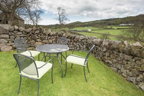 Outdoor dining - 2 Bed in Holmrook (oc-sz159) (Irton with Santon)