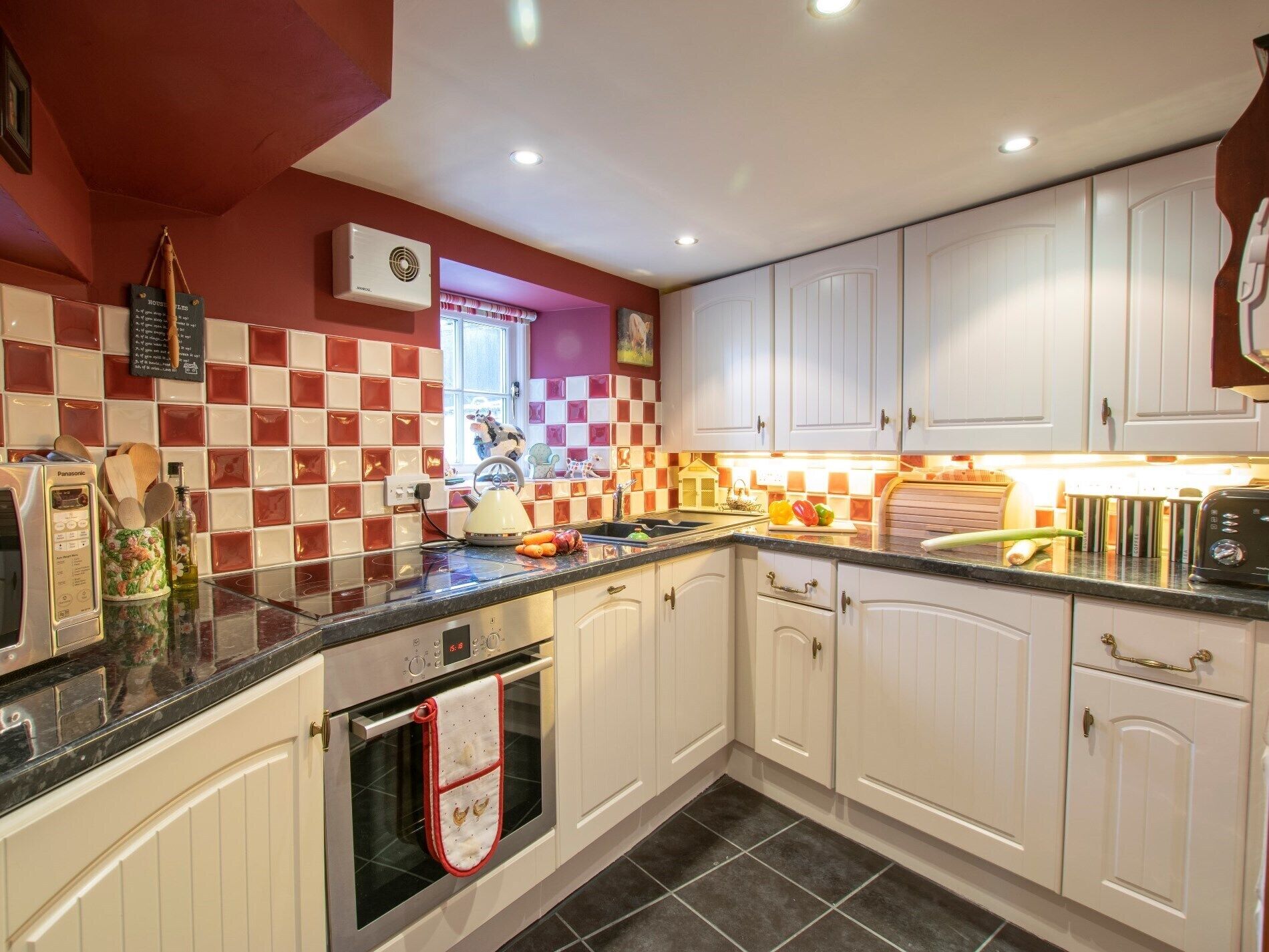 Fridge, oven, dishwasher, cookware/dishes/utensils