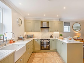 Oven, dishwasher, cookware/dishes/utensils - 2 Bed in Keswick (oc-93224) (Keswick)