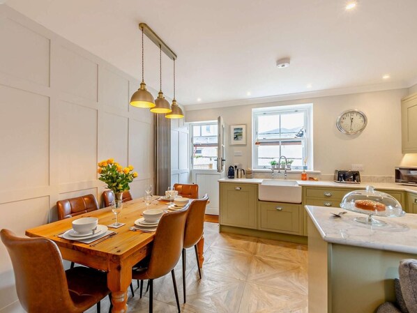 Dining - 2 Bed in Keswick (oc-93224) (Keswick)