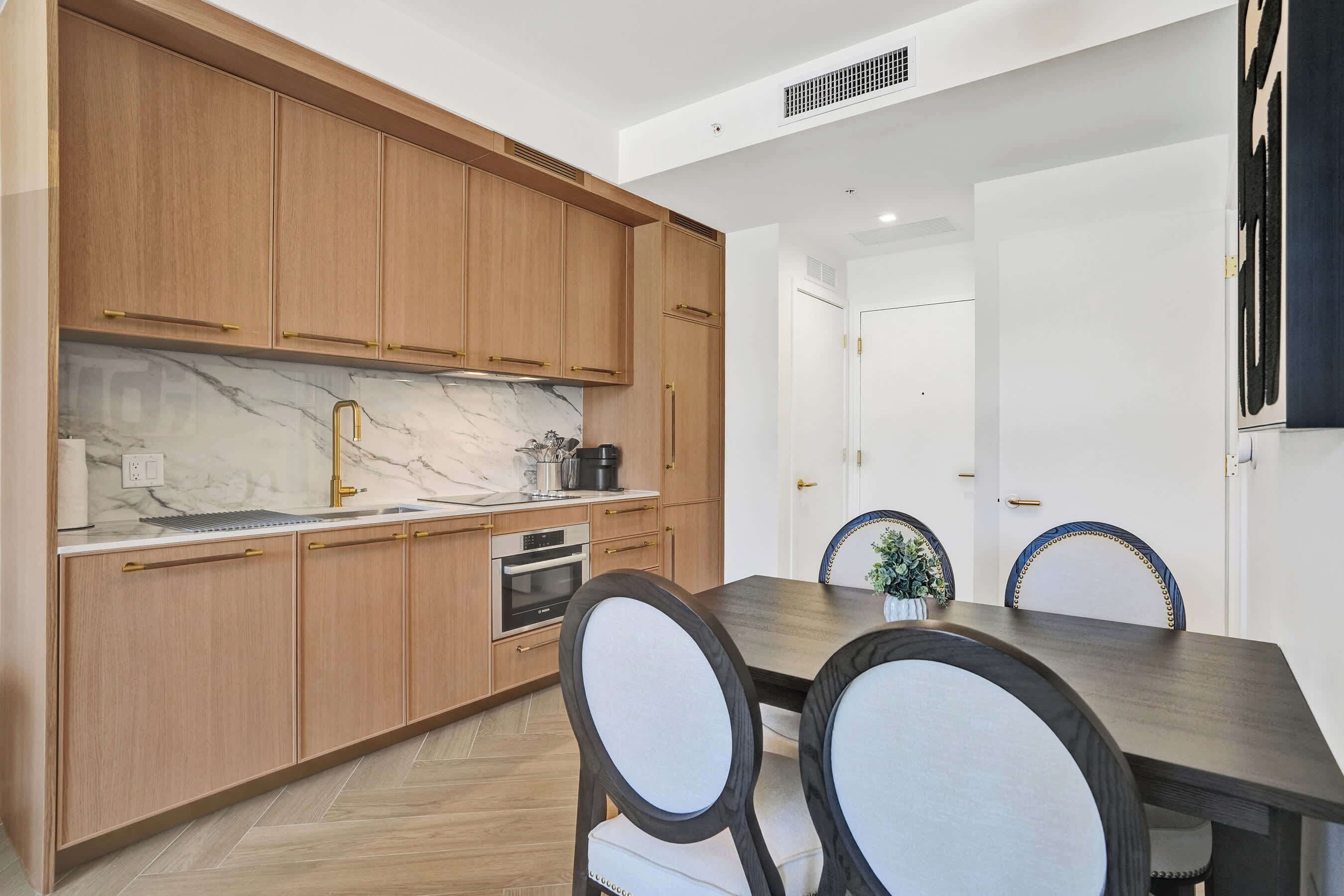 Deluxe Condo, Balcony | Private kitchen
