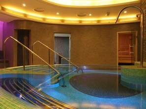 A spa area with a hot tub, a shower, and a glass-enclosed door. - 2 Bed in Newlands Valley (SZ352) (Borrowdale)