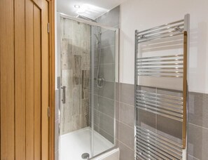 Bathroom - 2 Bed in Newlands Valley (SZ351) (Borrowdale)