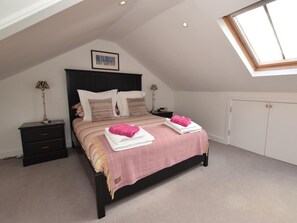 Travel cot, free WiFi, bed sheets - 5 Bed in Port Appin (oc-ca370) (Appin)
