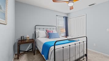 Iron/ironing board, WiFi, bed sheets, wheelchair access