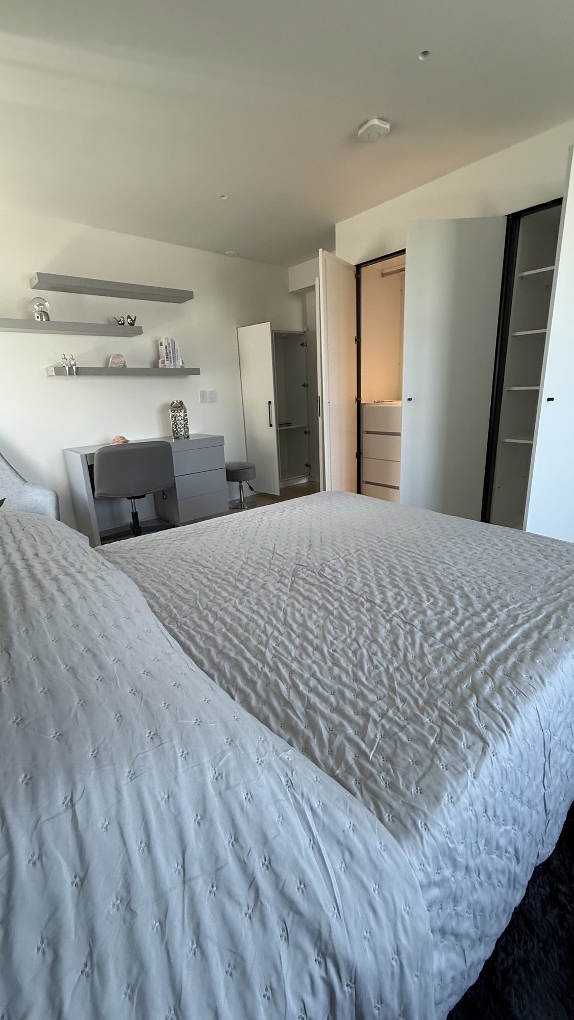 7 bedrooms, desk, iron/ironing board, travel crib