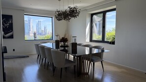 Dining - Modern Gold Coast Villa (Weehawken Township)