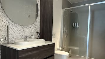 Shower, jetted bath, hair dryer, bidet