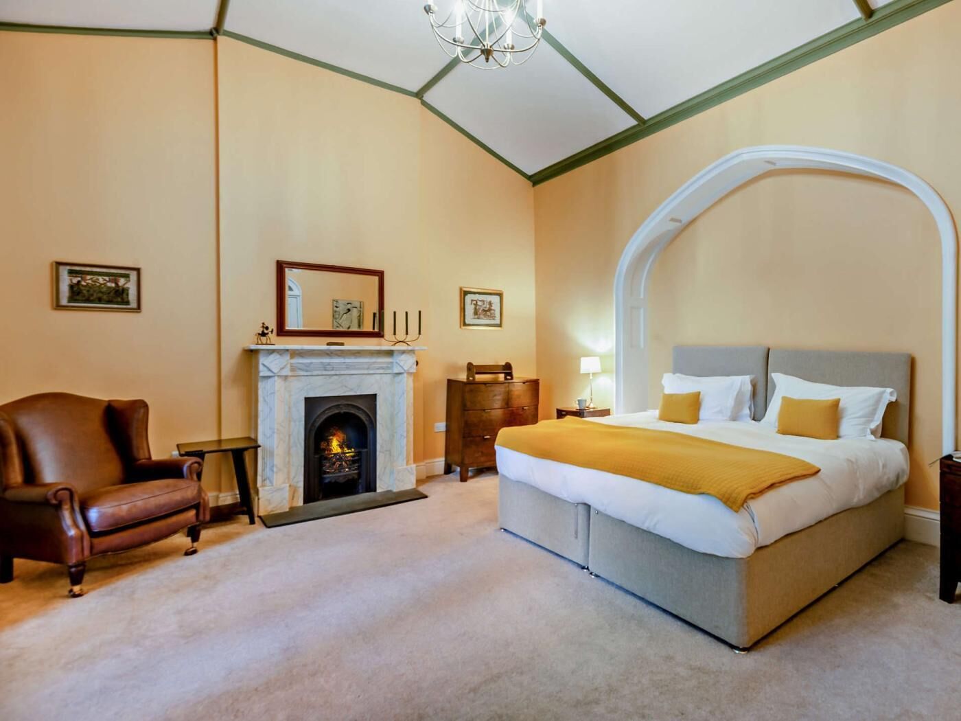 6 bedrooms, travel cot, free WiFi, bed sheets