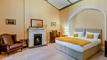 6 bedrooms, travel cot, free WiFi, bed sheets