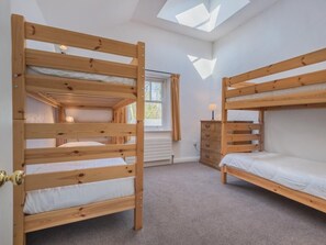 Free WiFi, bed sheets - 4 Bed in Grange (SZ526) (Borrowdale)