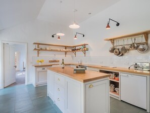 Fridge, oven, dishwasher, cookware/dishes/utensils - 4 Bed in Grange (SZ526) (Borrowdale)