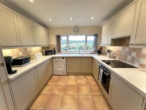 A compact kitchen with a washing machine, a microwave, and a sink. - 1 Bed in Ambleside (oc-78403) (Outgate)