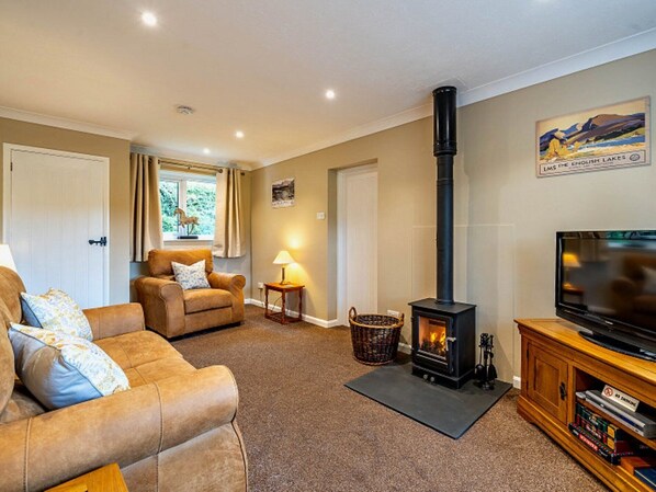 TV, fireplace - 1 Bed in Outgate and Tarn Hows (78403) (Outgate)