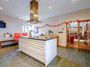 Fridge, oven, dishwasher, high chair - 6 Bed in St Bees (SZ558) (Rottington)