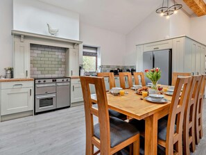 Microwave, oven, dishwasher, high chair - 4 Bed in Forton (oc-81290) (Forton)