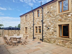 Outdoor dining - 4 Bed in Forton (oc-81290) (Forton)