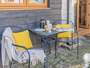 Outdoor dining - 2 Bed in Bidford-on-Avon  (94332) (Bidford-on-Avon)