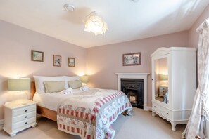 Unclassified image, 3 of 18, button - 3 Bed in Castlemorris (oc-94522) (Castlemorris)
