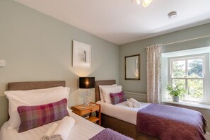 Iron/ironing board, free WiFi, bed sheets - 3 Bed in Castlemorris (oc-94522) (Castlemorris)
