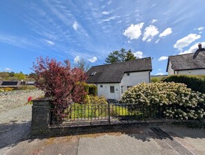 Property grounds - 4 Bed in Coniston (oc-lcc76) (Coniston)