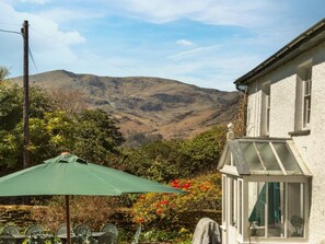 Outdoor dining - 7 Bed in Coniston (oc-lcc72) (Coniston)
