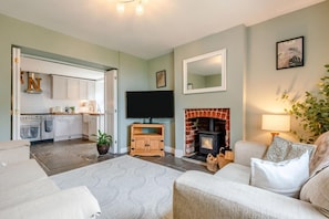 TV, fireplace - 3 Bed in Lydbrook (oc-94490) (Central Lydbrook)