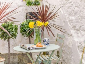 Outdoor dining - 3 Bed in Bideford (oc-57804) (Appledore)