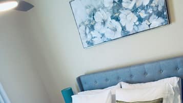 4 bedrooms, iron/ironing board, WiFi, bed sheets