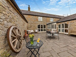 Outdoor dining - 3 Bed in Alnwick (oc-94195) (Christon Bank)