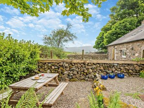 Outdoor dining - 1 Bed in Holmrook (oc-94530) (Eskdale)