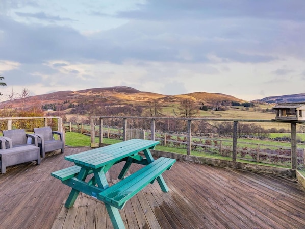 Outdoor dining - 2 Bed in Blairgowrie (oc-89662) (Blacklunans)