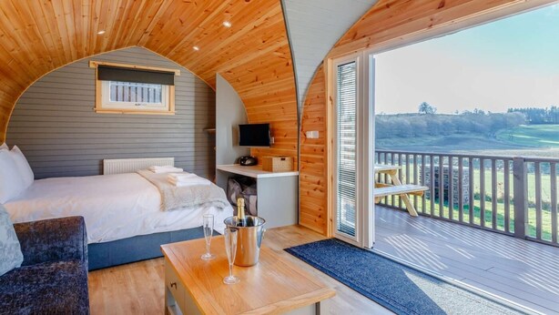 1 Schlafzimmer, Reisekinderbett, kostenloses WLAN, Bettwäsche