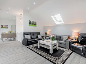 Living area - 4 Bed in Lincoln (oc-94516) (Branston)