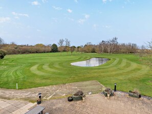 Golf - 4 Bed in Lincoln (oc-94516) (Branston)