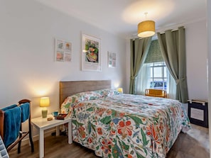 Travel cot, free WiFi, bed sheets - 1 Bed in Buckie (oc-94536) (Cullen)