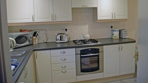 Microwave, oven, dishwasher, highchair - 2 Bed in Birnam, Dunkeld (oc-ca266) (Birnam)