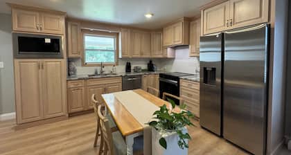 Cozy 1-bedroom apartment in peaceful Hays with AC