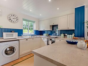 Private kitchen - 3 Bed in Cirencester (oc-90082) (South Cerney)