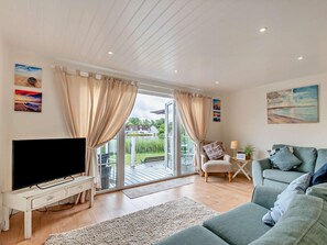 Living area - 3 Bed in Cirencester (oc-90082) (South Cerney)