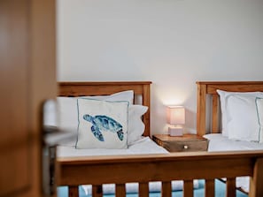 Iron/ironing board, travel cot, free WiFi, bed sheets - 4 Bed in Bude (oc-51604) (Bude)