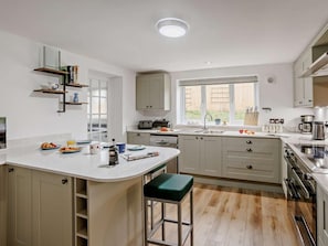 Microwave, oven, dishwasher, high chair - 4 Bed in Bude (oc-51604) (Bude)