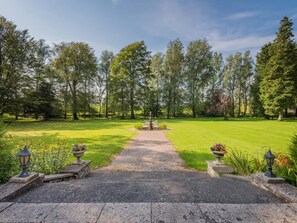 Property grounds - 1 Bed in Penrith (oc-sz350) (Orton)