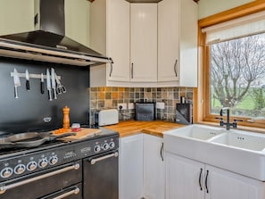 Oven, dishwasher, cookware/dishes/utensils - 3 Bed in Gordon (oc-82788) (Gordon)