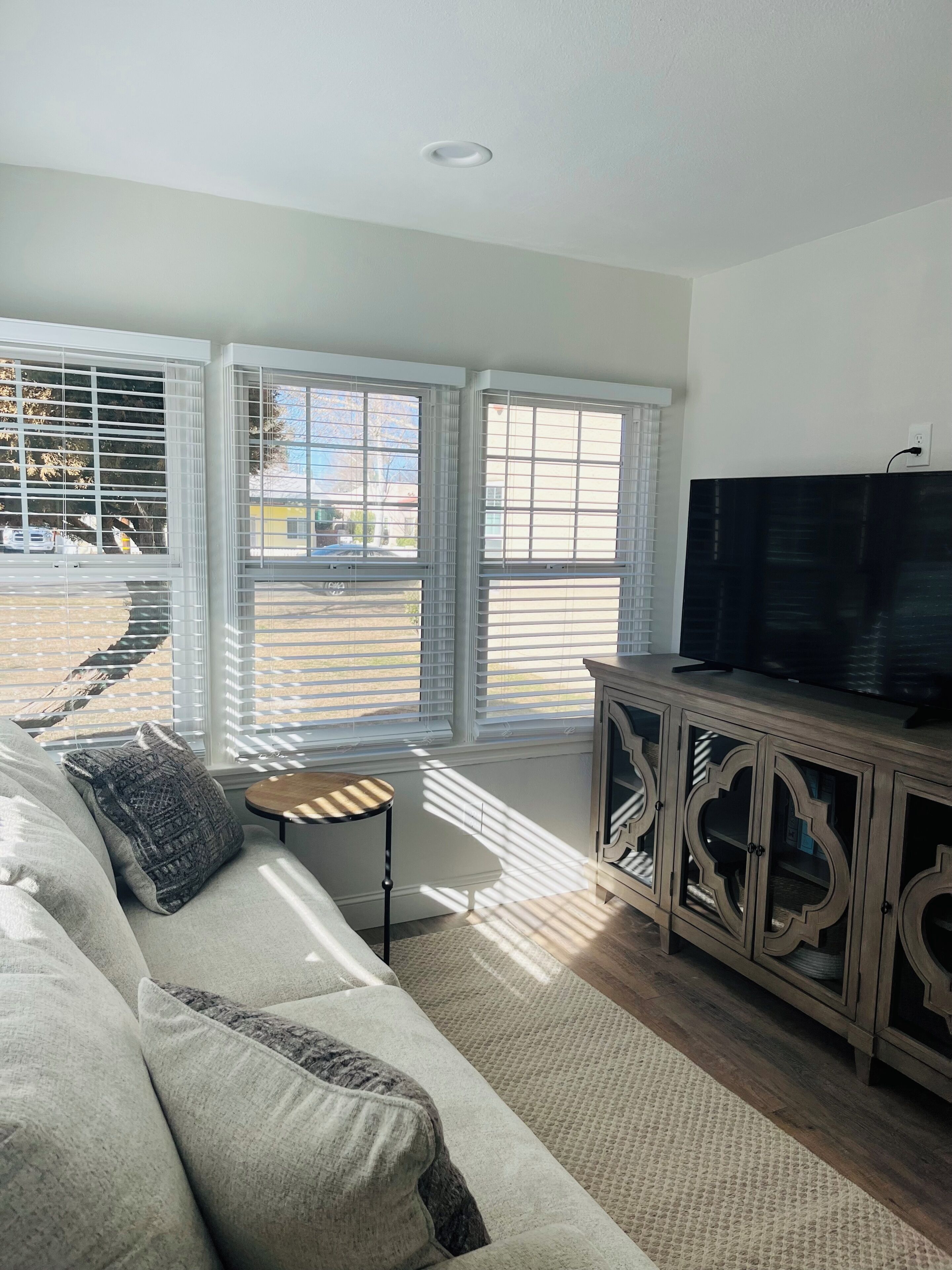 Av Studio 54 - Be Our First Guest For 20% Off - Fire Pit - Walk To The Blvd - Lancaster, CA