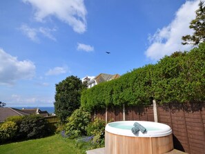 Outdoor spa tub - 4 Bed in Plymouth (oc-81118) (Wembury)